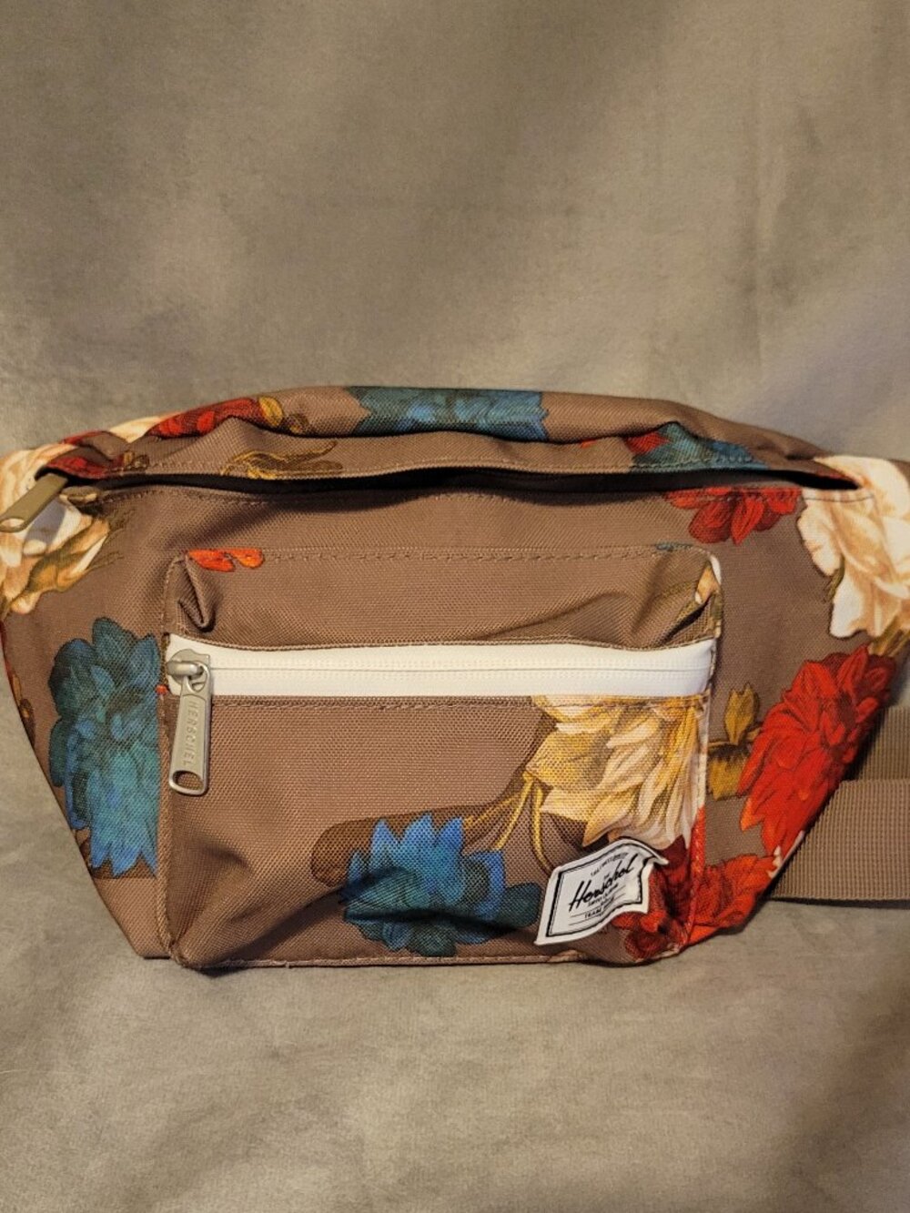 New HERSCHEL SUPPLY Seventeen Hip Pack belt bag 3.5L Vintage Floral Pine Bark